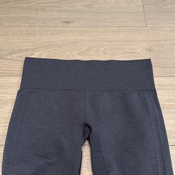 LULULEMON Black In The Flow Crop Seamless Mid Rise Active Yoga Capri Leggings 8 - Picture 4 of 12